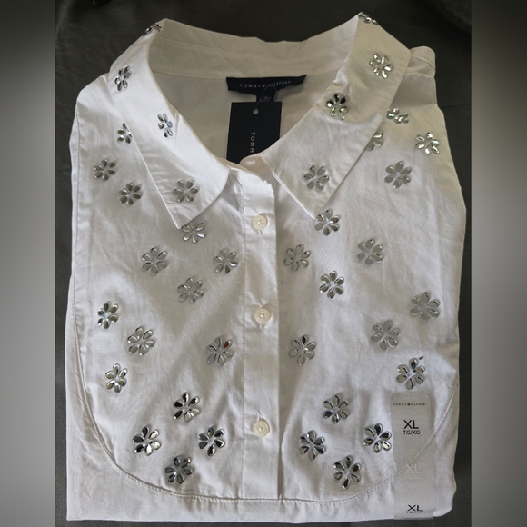 Tommy Hilfiger Tops - *****SALE*****Tommy Hilfiger White Pull-over with top buttons